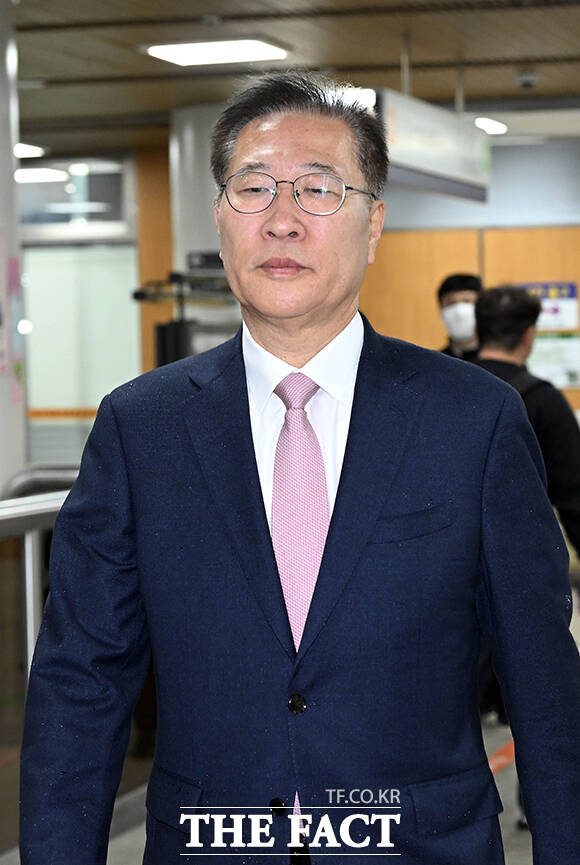 내란중요임무종사자 등 계엄 가담 의혹을 받는 박성재 전 법무부 장관이 9일 오후 서울 서초구 서울중앙지방법원에서 열린 공판에 출석하고 있다. /박헌우 기자