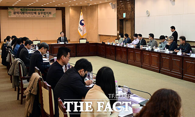 한삼석 국민권익위원회 부위원장 겸 사무처장이 9일 오후 서울 종로구 정부서울청사에서 열린 비긴급 상담번호 연계·통합을 위한 지자체 실무협의회에 참석해 모두발언을 하고 있다. /임영무 기자