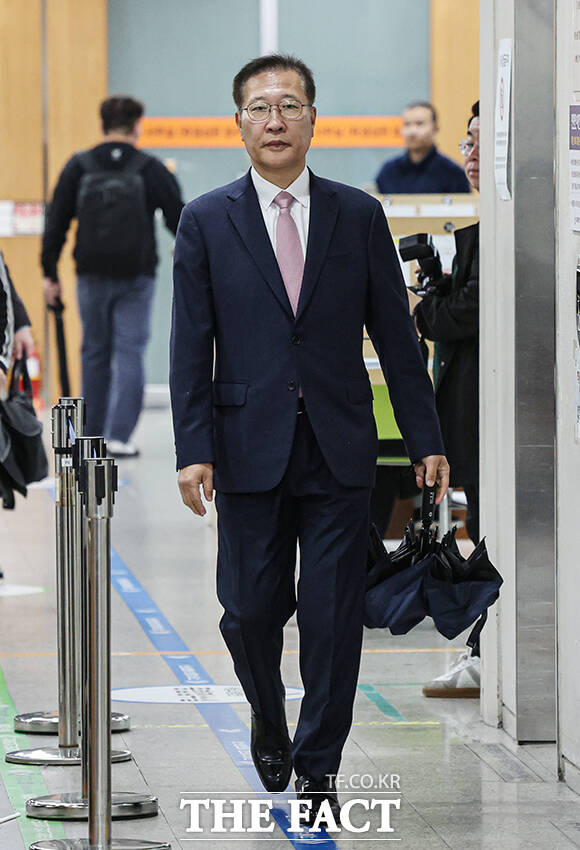 내란중요임무종사자 등 계엄 가담 의혹을 받는 박성재 전 법무부 장관이 9일 오후 서울 서초구 서울중앙지방법원에서 열린 공판에 출석하고 있다. /박헌우 기자