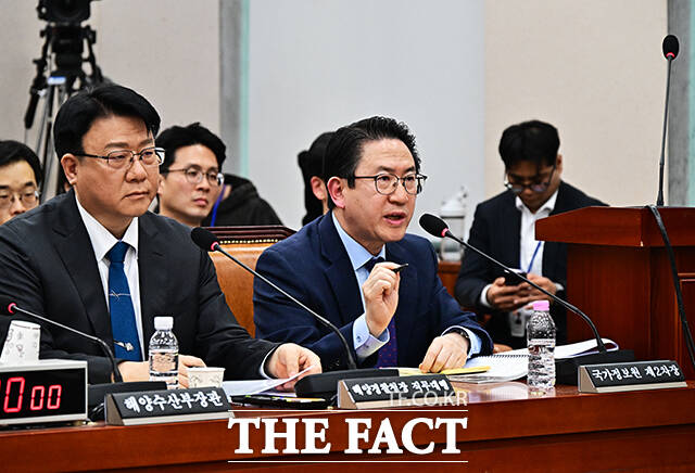 서해 공무원 피격 사건에 대한 질의에 답변하는 김호홍 국정원 2차장.