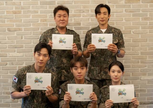 배우 윤경호 이상이 한동희 박지훈 이홍내(왼쪽 위부터 시계방향)이 티빙 새 오리지널 시리즈 '취사병 전설이 되다' 대본리딩에 참석해 첫 호흡을 맞췄다. /티빙