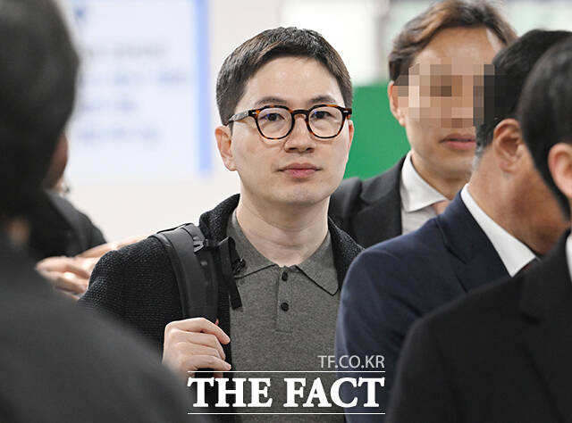 헌법재판관 미임명과 졸속 지명 등 혐의로 기소된 이원모 대통령실 공직기강비서관이 10일 오전 서울 서초구 서울중앙지방법원에서 열린 공판에 출석하고 있다. /박헌우 기자