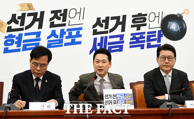 지도부 회의 석상에서까지 공천 갈등이 표출되면서 당 안팎에서는 장 대표 책임론이 고개를 들고 있다. /박상민 기자