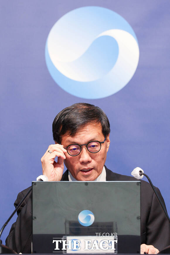 이창용 한국은행 총재가 10일 서울 중구 한국은행 본관에서 열린 금융통화위원회 본회의 후 기자간담회에서 발언하고 있다. /사진공동취재단
