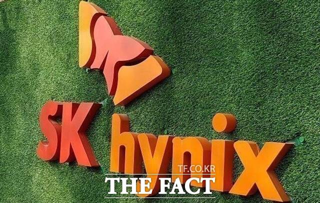 삼성전자가 역대급 실적을 기록하면서 오는 23일 발표되는 SK하이닉스의 1분기 실적에 대한 기대감이 높아지고 있다. /더팩트 DB