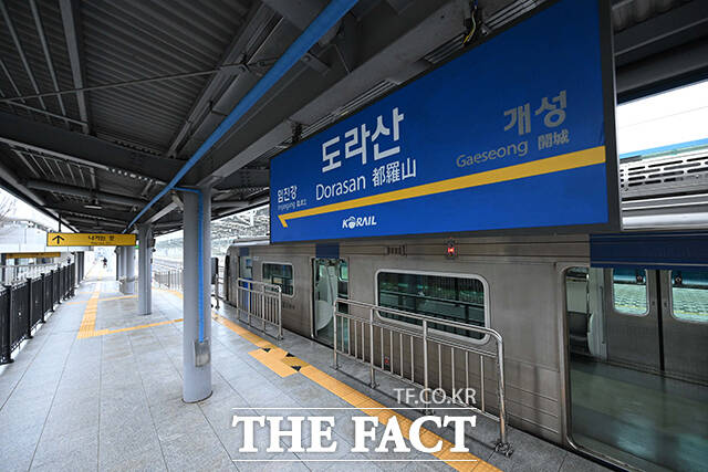 정동영 통일부 장관이 10일 오전 경기도 파주시 도라산역에서 열린 '도라산역, 평화를 다시 잇다' 행사에 참석해 기념사를 하고 있다. /청사사진기자단