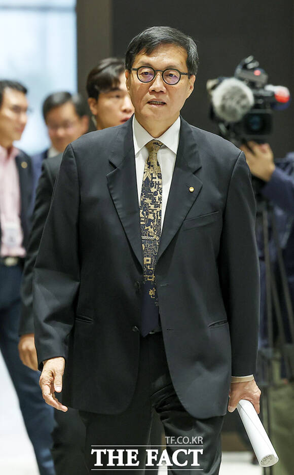 이창용 한국은행 총재가 10일 서울 중구 한국은행 본관에서 열린 금융통화위원회 본회의 후 기자간담회에서 발언하고 있다. /사진공동취재단