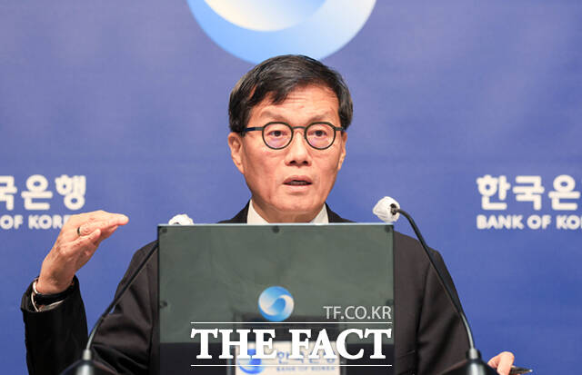 이창용 한국은행 총재가 10일 서울 중구 한국은행 본관에서 열린 금융통화위원회 본회의 후 기자간담회에서 발언하고 있다. /사진공동취재단