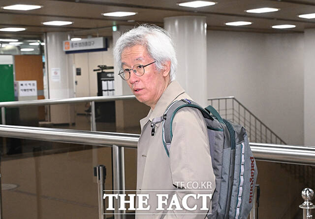 김용진 뉴스타파 전 대표가 10일 오후 서울 서초구 서울중앙지방법원에서 열린 '윤석열 대통령 명예훼손' 허위보도 의혹 관련 공판에 출석하고 있다. /박헌우 기자