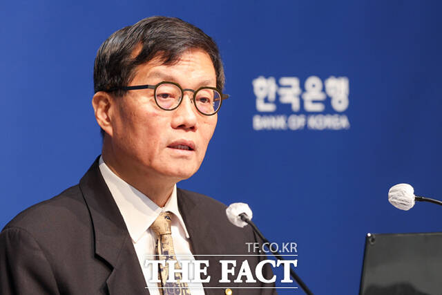 이창용 한국은행 총재가 10일 서울 중구 한국은행 본관에서 열린 금융통화위원회 본회의 후 기자간담회에서 발언하고 있다. /사진공동취재단