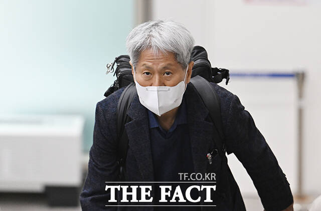 명예훼손 등 혐의로 기소된 신학림 전 전국언론노조 위원장이 10일 오후 서울 서초구 서울중앙지방법원에서 열린 공판에 출석하고 있다. /박헌우 기자