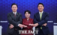  2차 토론회서 손 맞잡은 국민의힘 서울시장 예비후보들 [TF사진관]