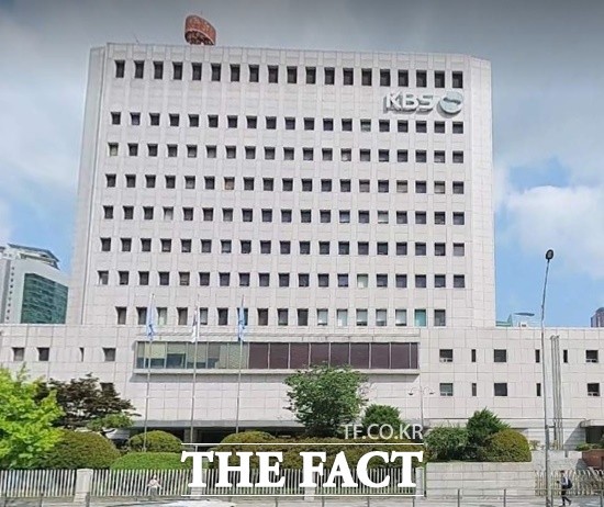 '가요무대'가 단순한 음악 프로그램이 아니라 시대의 기록으로 평가받은 공영방송 대표 프로그램이다. 사진은 '가요무대' 녹화 장소인 KBS의 여의도 별관 전경. /더팩트 DB