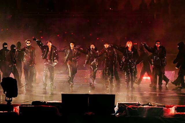 그룹 방탄소년단의 RM 뷔 진 슈가 정국 지민 제이홉(왼쪽부터)이 11일 오후 경기도 고양시 고양종합운동장 주경기장에서 월드투어 'ARIRANG'의 2회차 공연을 진행했다./빅히트 뮤직