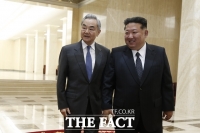  김정은, 中 왕이 접견…
