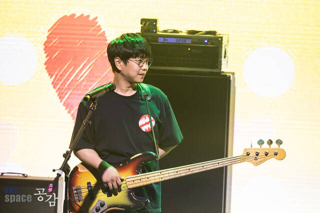 밴드 안녕바다는 '헬로루키'가 시작된 첫해인 2007년 11월에 '이달의 헬로루키'에 선정된 바 있다. 안녕바다의 베이시스트 우명제(사진)는 