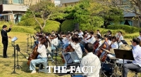 포항 영일대 수놓은 '봄의 교향곡'…포스코 포항제철소 '찾아가는 클래식 연주회'
