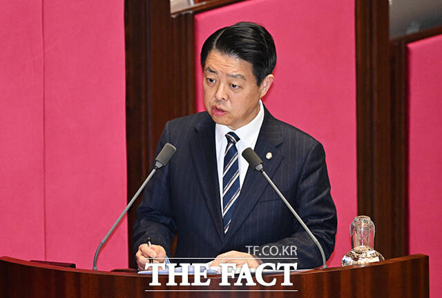 질의하는 김영호 더불어민주당 의원.