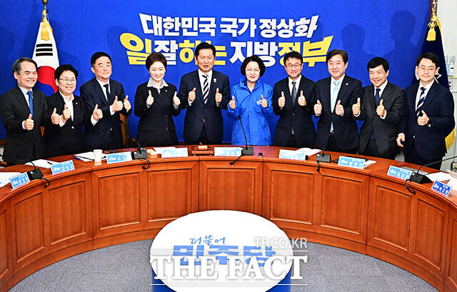 추미애 경기도지사 후보 '엄지 척!'