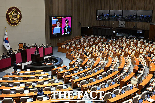 제434회국회(임시회) 제4차 본회의 교육·사회·문화 분야 대정부질문이 13일 오후 서울 여의도 국회에서 열린 가운데 의원들의 좌석이 비어 있다. /국회=김성렬 기자