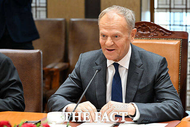 인사말 하는 도날드 투스크 폴란드 총리.