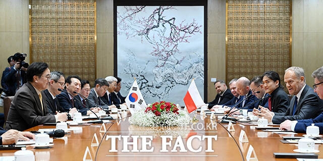 인사말 하는 도날드 투스크 폴란드 총리.