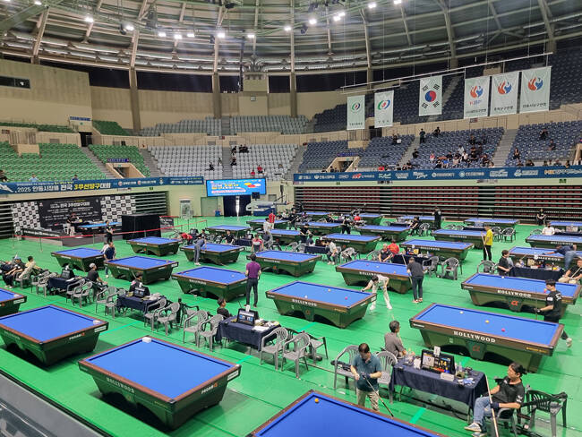안동시가 15일부터 5일간 안동체육관에서 2026 안동시장배 전국 3쿠션 당구대회를 개최한다. /안동시