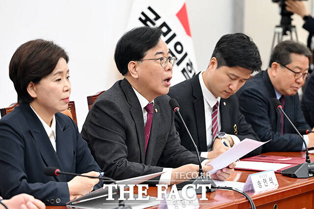 '당대표 없는 최고위' 모두발언하는 송언석 국민의힘 원내대표(왼쪽 두 번째).