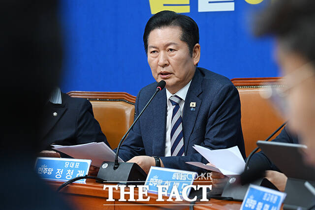 정청래 더불어민주당 대표가 13일 오전 서울 여의도 국회에서 열린 최고위원회의에 참석해 모두발언 하고 있다. /국회=김성렬 기자