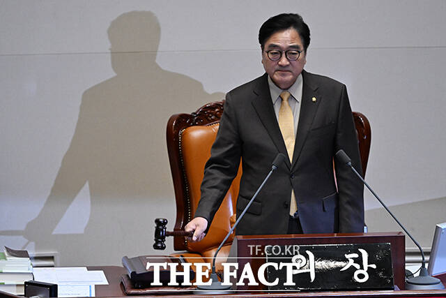 개의하는 우원식 국회의장.