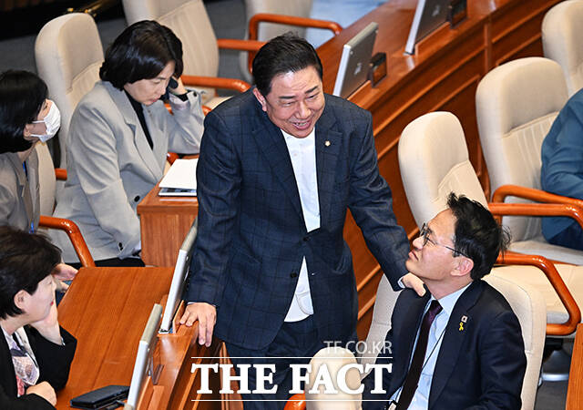 김병기 무소속 의원이 13일 오후 서울 여의도 국회에서 열린 제434회국회(임시회) 4차 본회의 교육·사회·문화에 대한 대정부질문에 참석하고 있다. /국회=배정한 기자