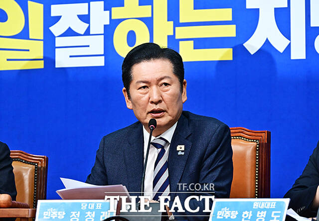 정청래 더불어민주당 대표가 13일 오전 서울 여의도 국회에서 열린 최고위원회의에 참석해 모두발언을 하고 있다. /국회=배정한 기자