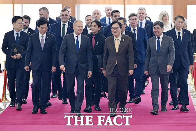 인사말 하는 도날드 투스크 폴란드 총리.