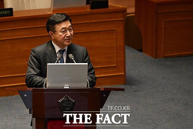 질의 답하는 윤호중 행정안전부 장관.