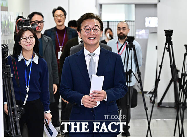 전재수 더불어민주당 부산시장 후보가 13일 오전 서울 여의도 국회 소통관에서 기자회견을 열고 발언을 하고 있다. /국회=배정한 기자