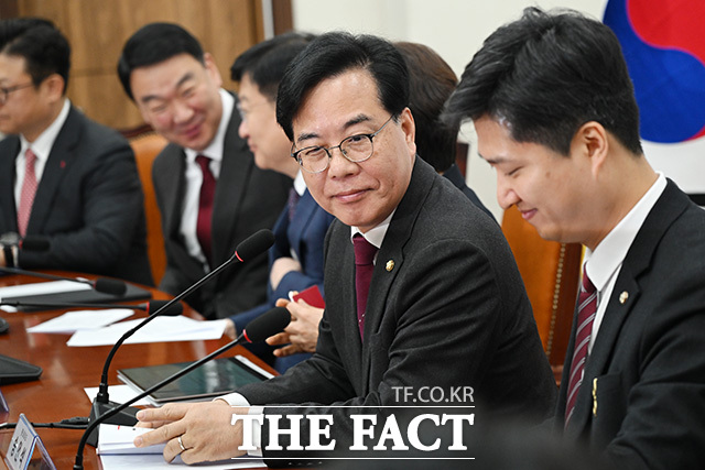 '당대표 없는 최고위' 모두발언하는 송언석 국민의힘 원내대표(왼쪽 두 번째).