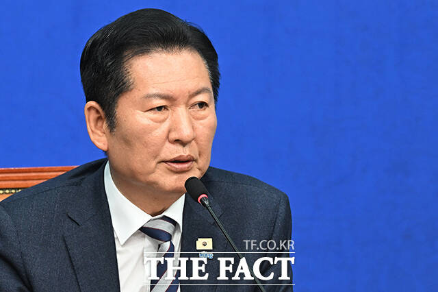 정청래 더불어민주당 대표가 13일 오전 서울 여의도 국회에서 열린 최고위원회의에 참석해 모두발언 하고 있다. /국회=김성렬 기자