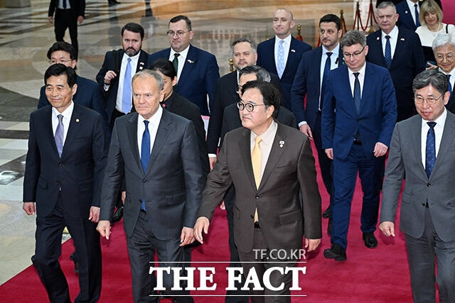 인사말 하는 도날드 투스크 폴란드 총리.