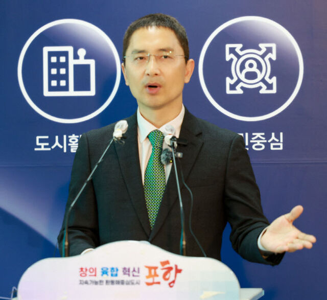 김병욱 전 국회의원이 13일 포항시청 브리핑룸에서 기자회견을 가졌다. /김병욱 캠프