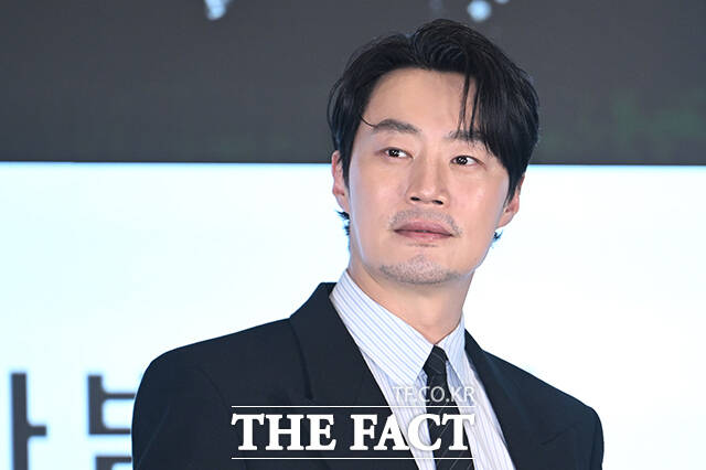 배우 박해수와 곽선영, 이희준(왼쪽부터)이 13일 오후 서울 구로구 신도림 더세인트 그랜드 볼룸에서 열린 ENA 새 월화드라마 '허수아비' 제작발표회에 참석해 포즈를 취하고 있다. /박헌우 기자