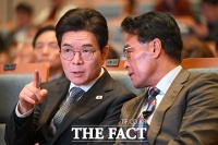  서울도시정비조합협회 제안설명 듣는 정원오 후보 [포토]