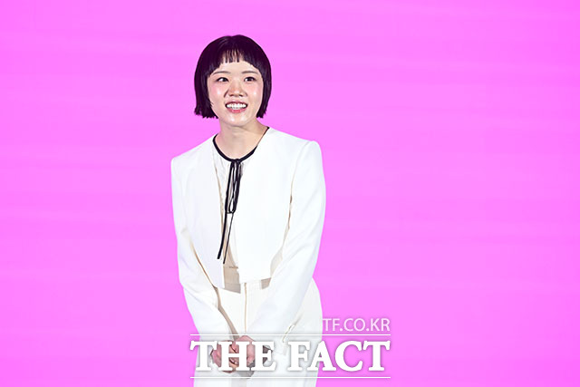 배우 김향기가 14일 오전 서울 구로구 더세인트웨딩에서 열린 쿠팡플레이 새 시리즈 ‘로맨스의 절댓값’ 제작발표회에 참석해 포즈를 취하고 있다. /서예원 기자