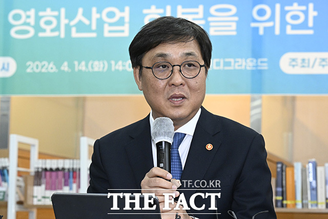 최휘영 문화체육관광부 장관이 14일 오후 서울 중구 명동 인디그라운드에서 개최된 '한국 영화산업 회복을 위한 소통 간담회'에 참석해 모두발언을 하고 있다. /송호영 기자