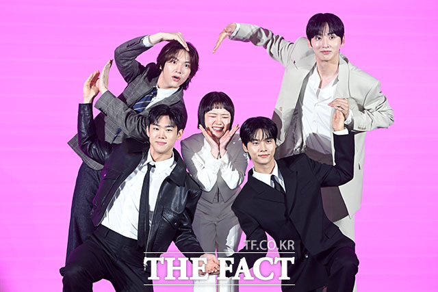 배우 김재현과 김동규, 차학연, 김향기, 손정혁(왼쪽 위부터 시계방향으로)이 14일 '로맨스의 절댓값' 제작발표회에 참석해 다양한 얘기를 나눴다. /서예원 기자