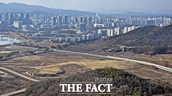 세종시 전월산 정상에서 내려다본 세종동 S-1, 대통령 세종집무실 부지. /뉴시스