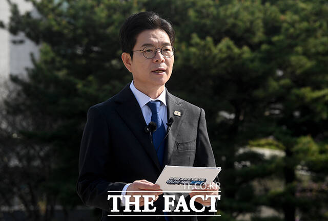 정원오 더불어민주당 서울시장 후보가 14일 오전 서울 용산구 국립중앙박물관 거울못 앞에서 문화관광 관련 공약 발표를 하고 있다. /박상민 기자