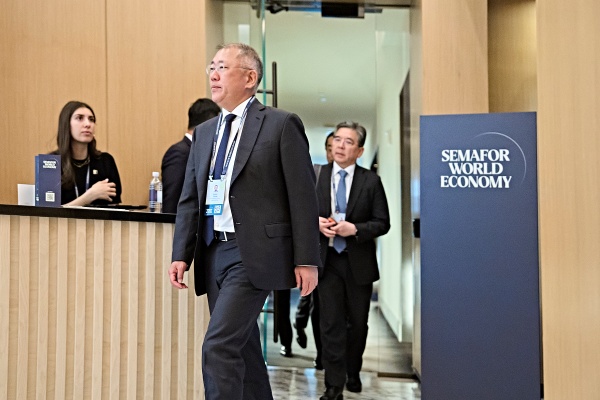 2026 세마포 월드 이코노미 행사에 참석한 현대차그룹 정의선 회장. /현대차그룹