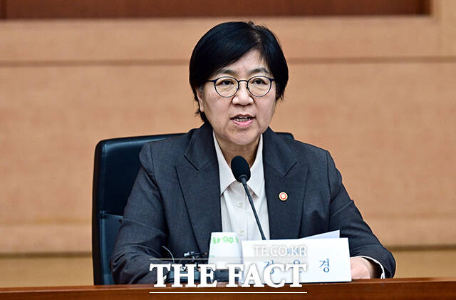 정은경 보건복지부 장관이 14일 오후 서울 종로구 정부서울청사 별관에서 열린 제3차 국민연금기금운용위원회 회의에 참석해 모두발언을 하고 있다. /임영무 기자