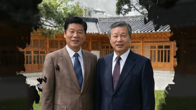 최종건 SK그룹 창업회장(왼쪽)과 최종현 선대회장이 인공지능(AI) 기술로 재현되고 있다. /SK그룹