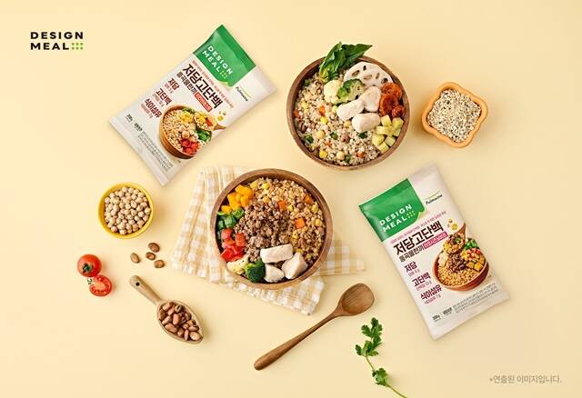 올해 출시된 풀무원헬스케어의 '저당고단백 통곡물한끼' 는 '치킨브레스트'와 '타코시즈닝비프' 2종으로 출시된 저당 간편식으로 100g당 당류 5g 미만으로 설계됐다. /풀무원